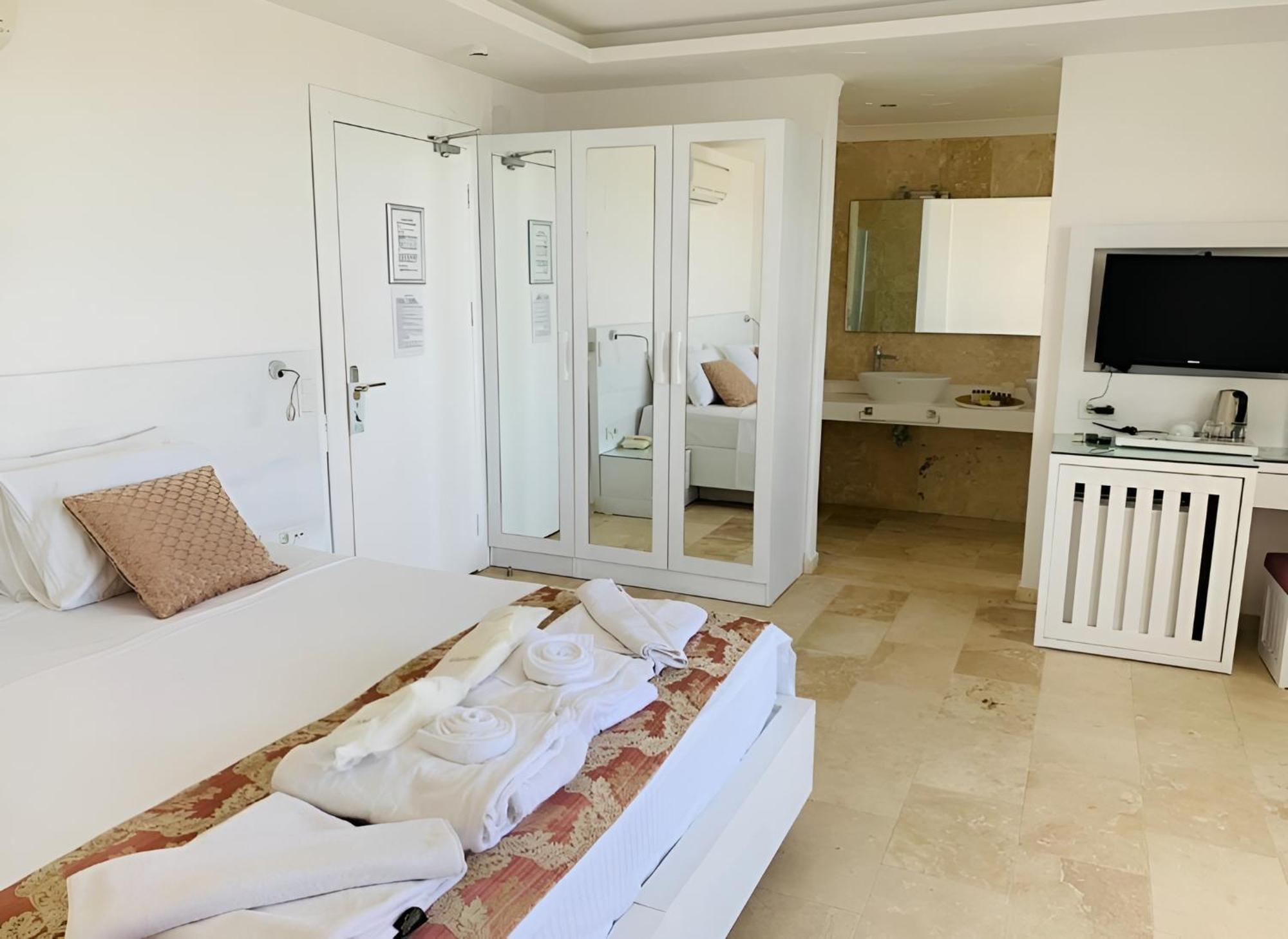 Oasis Hotel (Adults Only) คัลคัน ภายนอก รูปภาพ